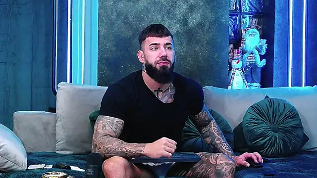 Snapshot of masterkingofmusclee chatting on December 6, 2024, 8:48 am masterkingofmusclee online show from December 6, 2024, 8:48 am