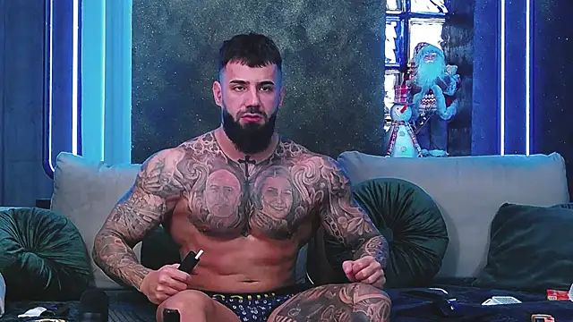 Snapshot of masterkingofmusclee chatting on December 11, 2024, 12:44 pm masterkingofmusclee online show from December 11, 2024, 12:44 pm