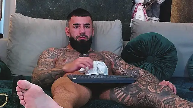 Snapshot of masterkingofmusclee chatting on December 27, 2024, 12:23 pm masterkingofmusclee online show from December 27, 2024, 12:23 pm