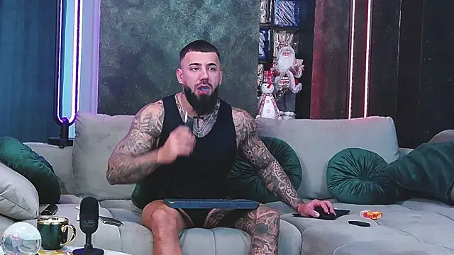 Snapshot of masterkingofmusclee chatting on December 31, 2024, 10:04 am masterkingofmusclee online show from December 31, 2024, 10:04 am