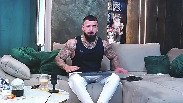 Snapshot of masterkingofmusclee chatting on January 3, 2025, 8:21 am masterkingofmusclee online show from January 3, 2025, 8:21 am