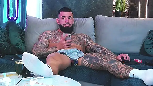 Snapshot of masterkingofmusclee chatting on January 8, 2025, 9:21 am masterkingofmusclee online show from January 8, 2025, 9:21 am