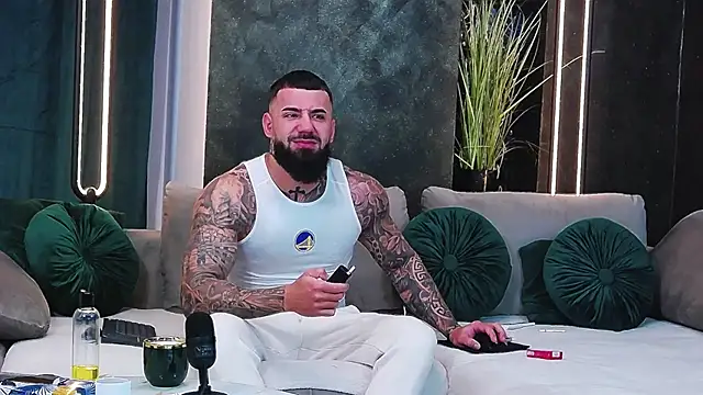 Snapshot of masterkingofmusclee chatting on January 22, 2025, 6:31 am masterkingofmusclee online show from January 22, 2025, 6:31 am