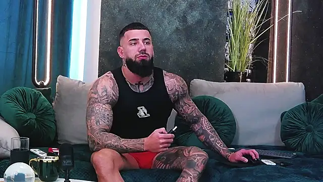 Snapshot of masterkingofmusclee chatting on January 28, 2025, 12:32 pm masterkingofmusclee online show from January 28, 2025, 12:32 pm