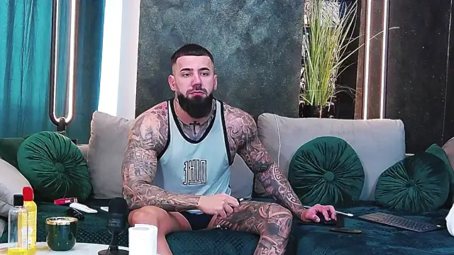 Snapshot of masterkingofmusclee chatting on February 5, 2025, 7:07 am masterkingofmusclee online show from February 5, 2025, 7:07 am