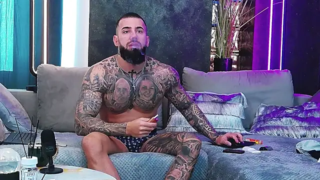 Snapshot of masterkingofmusclee chatting on February 25, 2025, 7:09 am masterkingofmusclee online show from February 25, 2025, 7:09 am