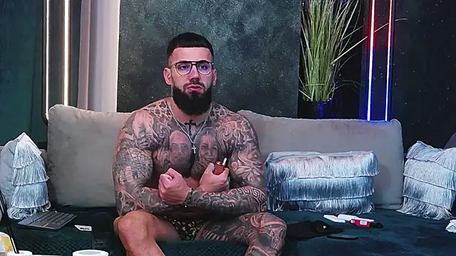 Snapshot of masterkingofmusclee chatting on March 7, 2025, 9:17 pm masterkingofmusclee online show from March 7, 2025, 9:17 pm