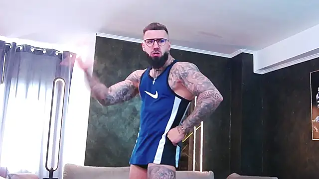 Snapshot of masterkingofmusclee chatting on March 10, 2025, 7:32 am masterkingofmusclee online show from March 10, 2025, 7:32 am