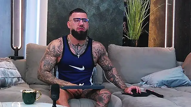 Snapshot of masterkingofmusclee chatting on March 17, 2025, 7:13 am masterkingofmusclee online show from March 17, 2025, 7:13 am