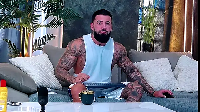 Snapshot of masterkingofmusclee chatting on October 10, 2025, 5:39 am masterkingofmusclee online show from October 10, 2025, 5:39 am