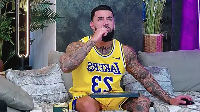 Snapshot of masterkingofmusclee chatting on November 8, 2025, 9:31 am masterkingofmusclee online show from November 8, 2025, 9:31 am