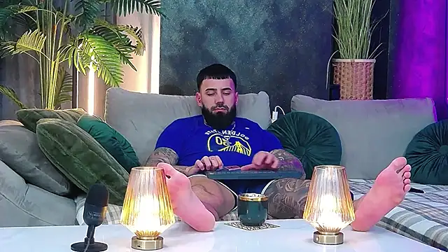 masterkingofmusclee online show from February 17, 2026, 9:54 pm