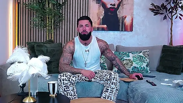 Snapshot of masterkingofmusclee chatting on June 16, 2026, 8:39 am masterkingofmusclee online show from June 16, 2026, 8:39 am