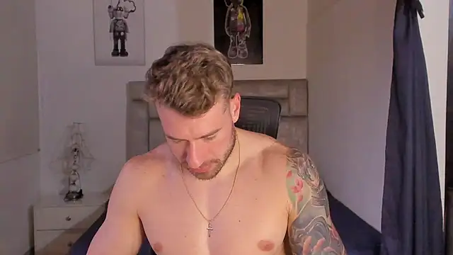 Snapshot of paul_rogerr chatting on November 18, 2025, 10:25 pm paul rogerr online show from November 18, 2025, 10:25 pm