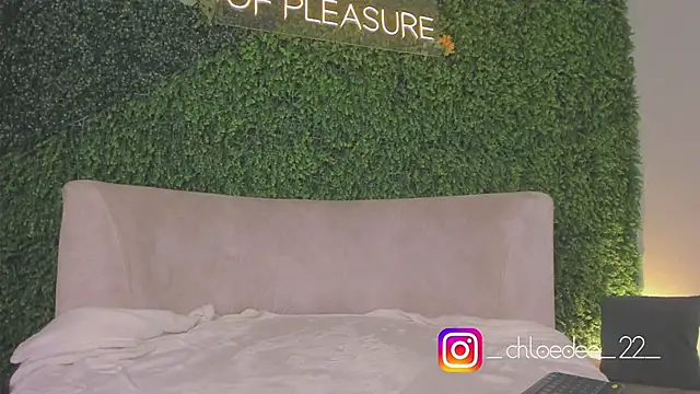 Snapshot of chloe_d chatting on September 25, 2025, 12:42 pm chloe d online show from September 25, 2025, 12:42 pm