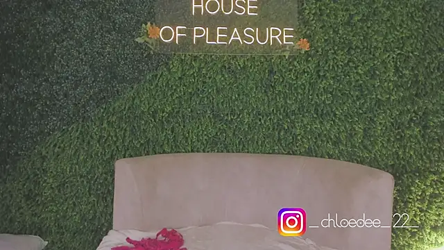 Snapshot of chloe_d chatting on October 3, 2025, 12:57 pm chloe d online show from October 3, 2025, 12:57 pm