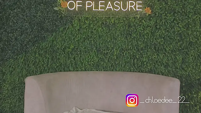 Snapshot of chloe_d chatting on October 7, 2025, 12:24 pm chloe d online show from October 7, 2025, 12:24 pm