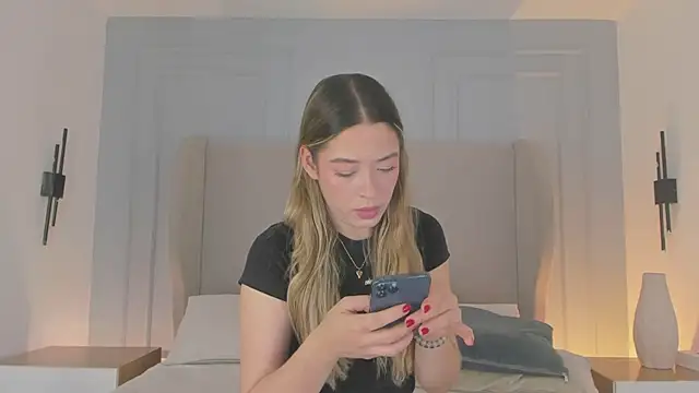 chloe d online show from May 1, 2026, 1:59 pm