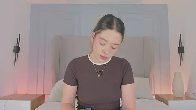 Snapshot of chloe_d chatting on June 1, 2026, 1:02 pm chloe d online show from June 1, 2026, 1:02 pm