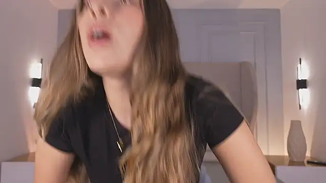 chloe d online show from July 20, 2026, 3:36 pm