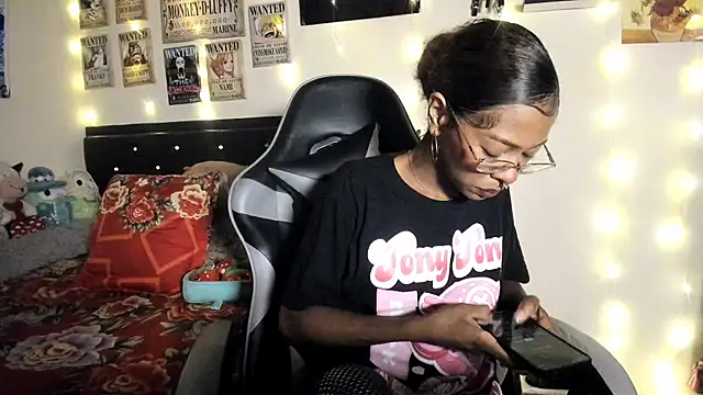 Snapshot of Cristal_Jonas@xh chatting on November 6, 2025, 4:24 am Cristal Jonasxh online show from November 6, 2025, 4:24 am