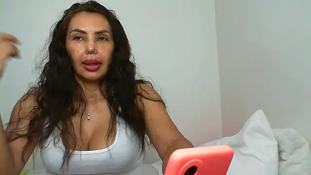 Snapshot of salome__milf chatting on November 25, 2025, 5:40 am salome milf online show from November 25, 2025, 5:40 am