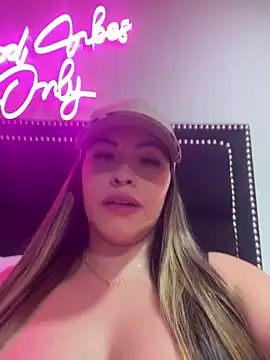 sexyyykloee online show from April 17, 2026, 6:27 am