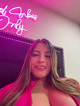 Snapshot of sexyyykloee chatting on August 2, 2026, 2:10 am sexyyykloee online show from August 2, 2026, 2:10 am