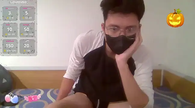 Snapshot of Gwencloudy chatting on December 30, 2024, 8:21 am Gwencloudy online show from December 30, 2024, 8:21 am