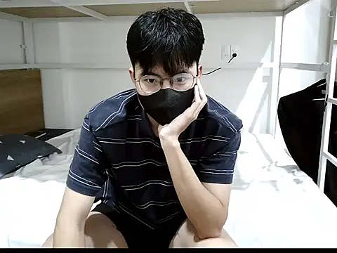 Snapshot of Gwencloudy chatting on November 8, 2025, 4:18 pm Gwencloudy online show from November 8, 2025, 4:18 pm