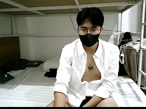 Snapshot of Gwencloudy chatting on December 20, 2025, 3:13 am Gwencloudy online show from December 20, 2025, 3:13 am