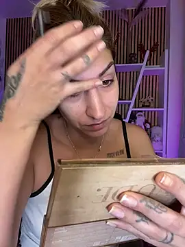 sofiah  online show from January 7, 2026, 7:22 am