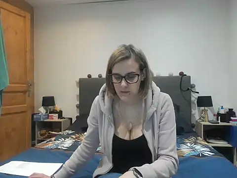 Snapshot of Madame_Callie chatting on April 13, 2026, 2:00 pm Madame Callie online show from April 13, 2026, 2:00 pm