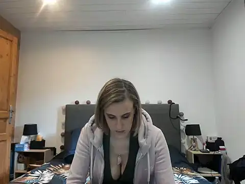 Snapshot of Madame_Callie chatting on April 19, 2026, 12:59 pm Madame Callie online show from April 19, 2026, 12:59 pm