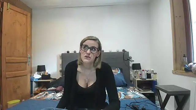 Snapshot of Madame_Callie chatting on May 14, 2026, 1:29 pm Madame Callie online show from May 14, 2026, 1:29 pm