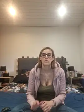 Snapshot of Madame_Callie chatting on May 17, 2026, 5:53 pm Madame Callie online show from May 17, 2026, 5:53 pm