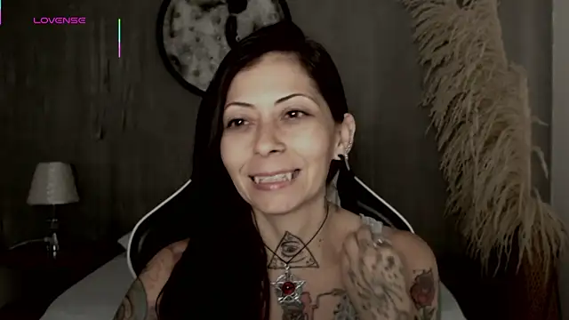 Snapshot of dark_gotica chatting on October 11, 2025, 12:26 pm dark gotica online show from October 11, 2025, 12:26 pm