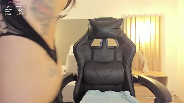 Snapshot of dark_gotica chatting on November 15, 2025, 12:45 pm dark gotica online show from November 15, 2025, 12:45 pm