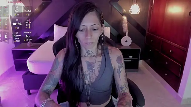 dark gotica online show from April 22, 2026, 7:04 pm
