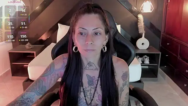 dark gotica online show from April 23, 2026, 7:16 pm
