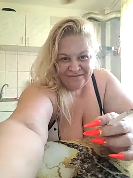 Snapshot of AriannaMilf chatting on June 13, 2026, 3:32 pm AriannaMilf online show from June 13, 2026, 3:32 pm