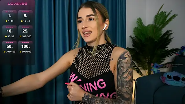 AishaCarter online show from February 3, 2025, 6:28 pm