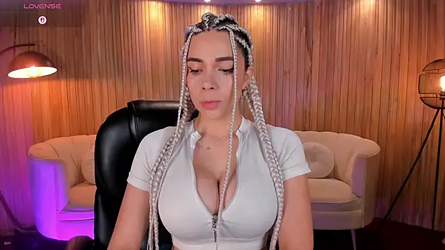 AmyWalker  online show from February 24, 2025, 10:04 am