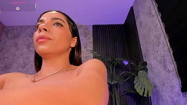 AmyWalker  online show from September 13, 2025, 9:42 am