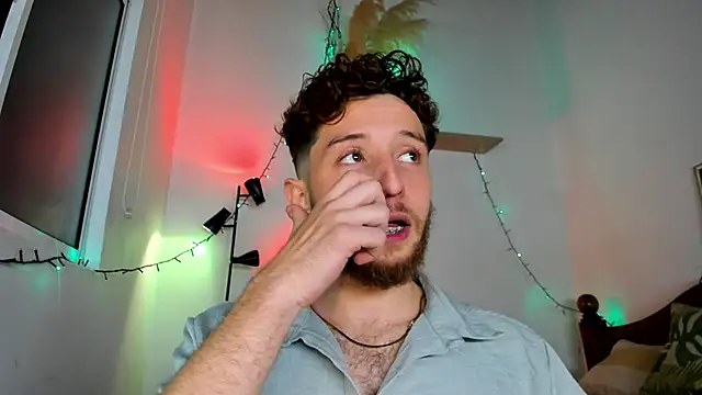 Juan Castano online show from December 18, 2025, 7:25 am