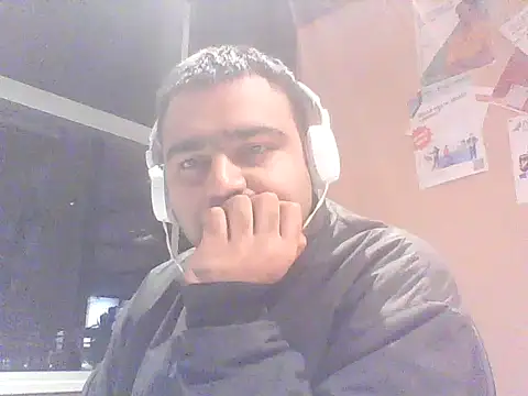 Snapshot of JohnBond009 chatting on January 28, 2025, 5:56 pm JohnBond009 online show from January 28, 2025, 5:56 pm