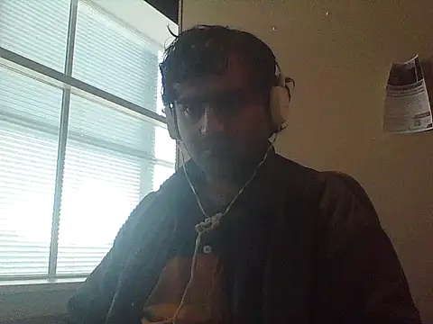 Snapshot of JohnBond009 chatting on October 1, 2025, 10:32 am JohnBond009 online show from October 1, 2025, 10:32 am
