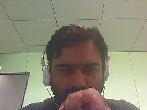 Snapshot of JohnBond009 chatting on June 22, 2026, 9:06 am JohnBond009 online show from June 22, 2026, 9:06 am