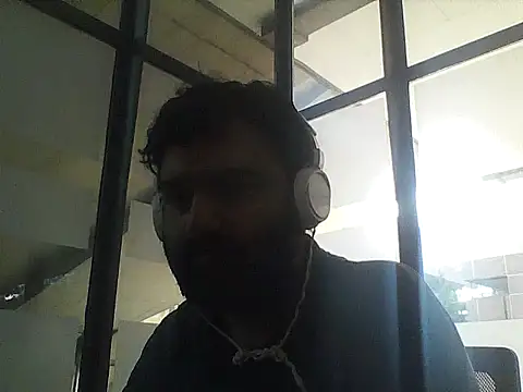 Snapshot of JohnBond009 chatting on July 14, 2026, 6:40 am JohnBond009 online show from July 14, 2026, 6:40 am