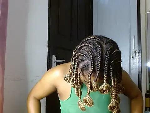 Snapshot of savage_laura chatting on August 1, 2026, 6:45 am savage laura online show from August 1, 2026, 6:45 am